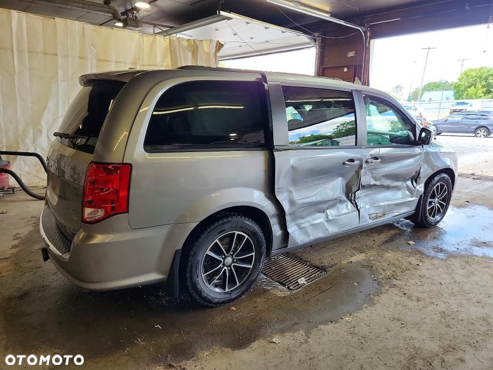 Dodge Grand Caravan 3.6 R/T - 23
