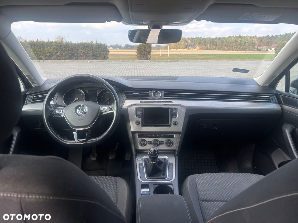 Volkswagen Passat - 12