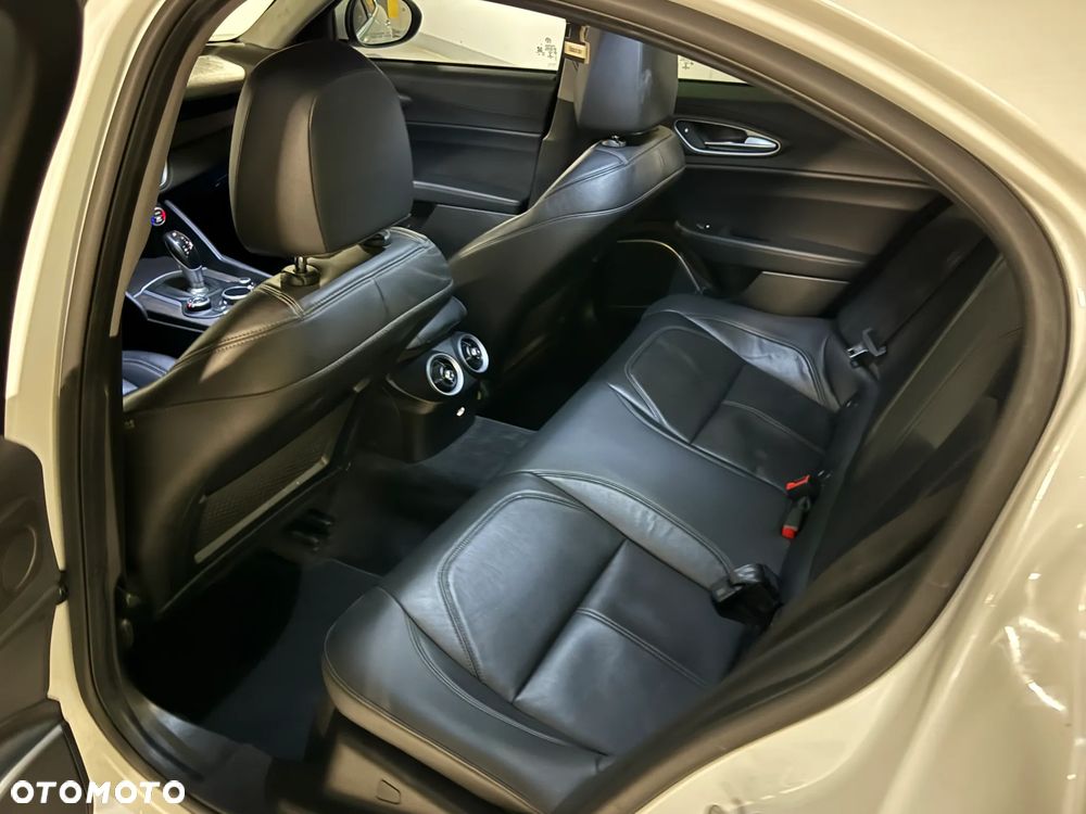 Alfa Romeo Giulia - 15