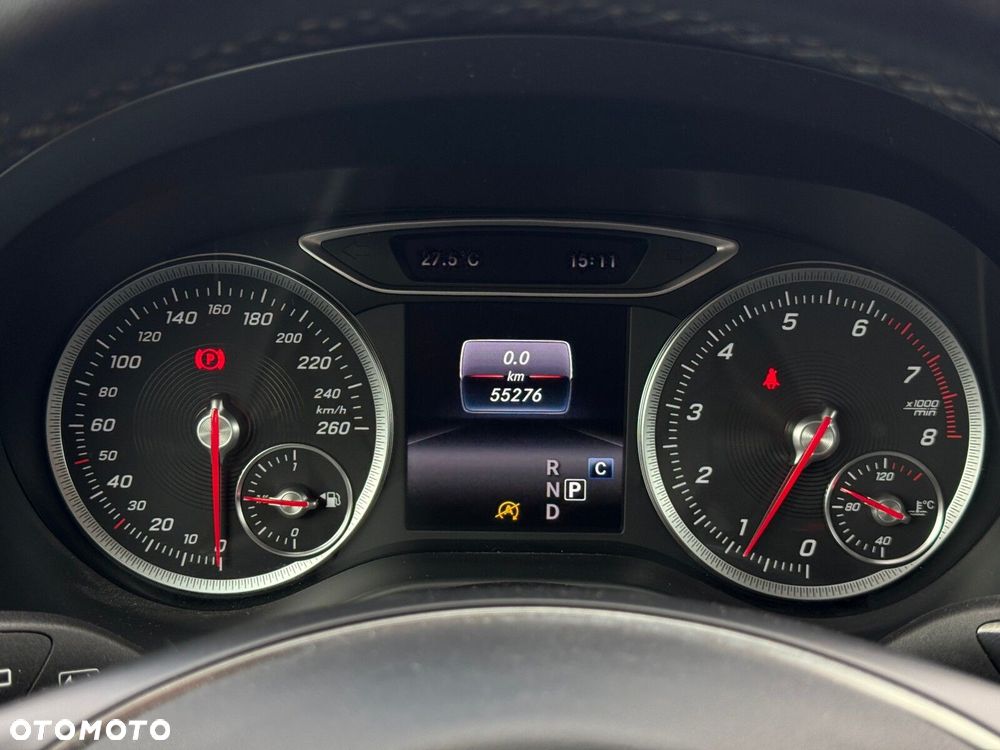 Mercedes-Benz GLA 180 7G-DCT - 30