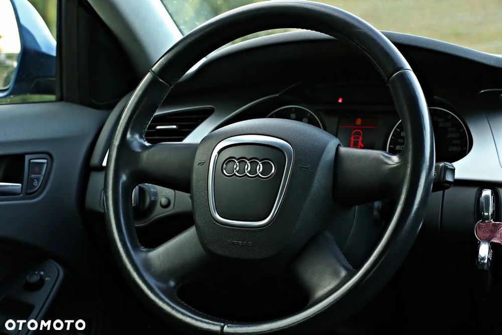 Audi A4 Limousine - 33