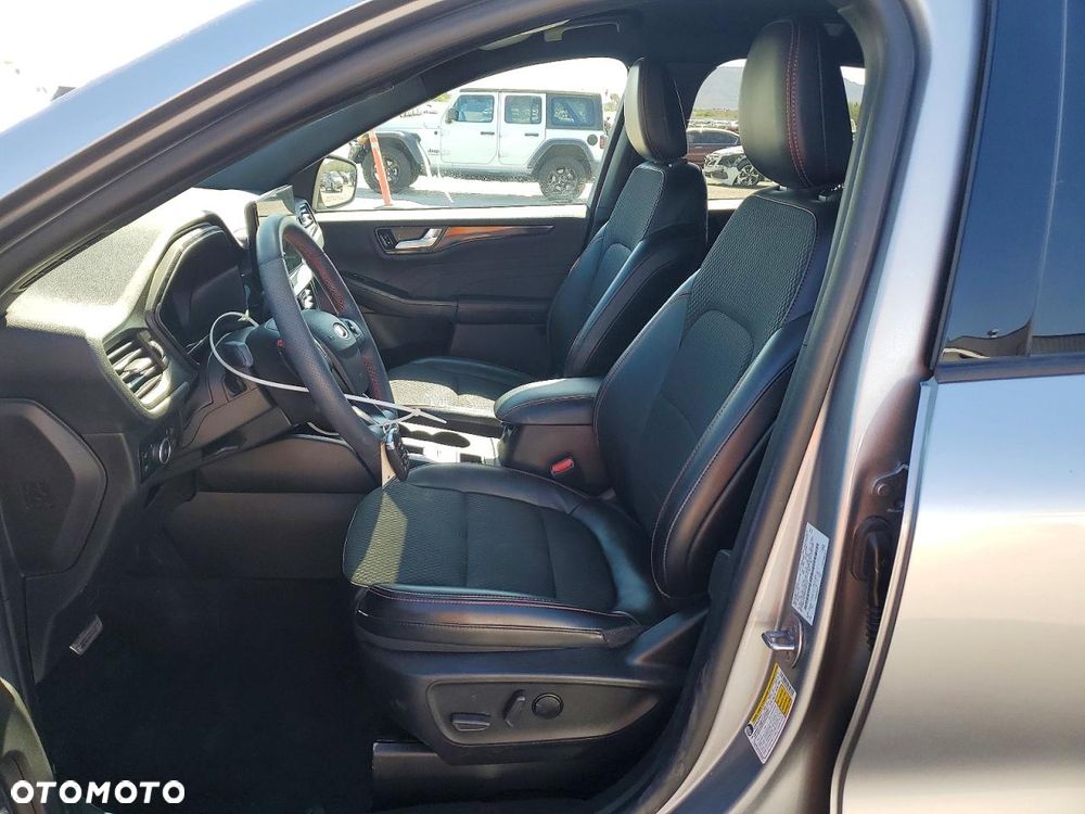 Ford Escape 2.0 EcoBoost AWD Titanium - 9