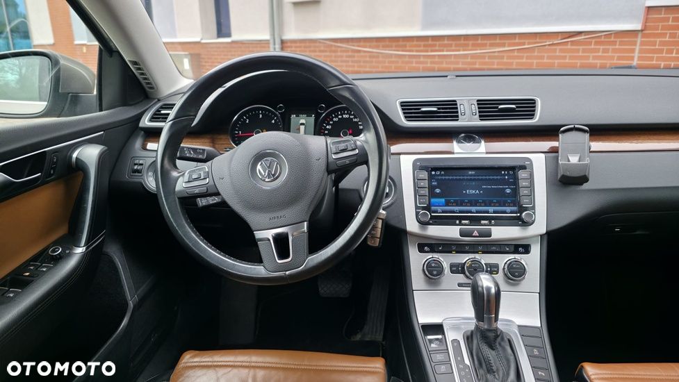Volkswagen Passat - 13
