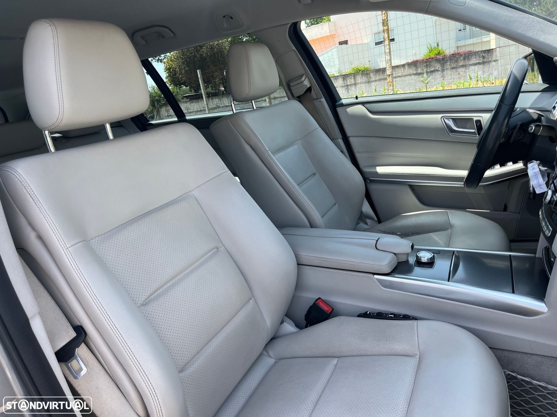 Mercedes-Benz E 300 Bluetec Hybrid Avantgarde - 38