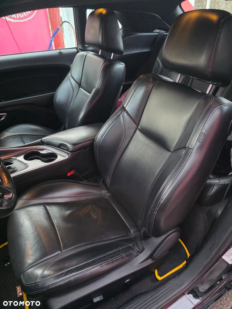 Dodge Challenger - 13