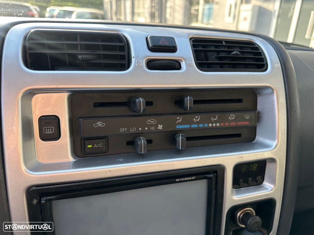Toyota HiAce 2.5 D-4D Curto 2.8T AC - 13