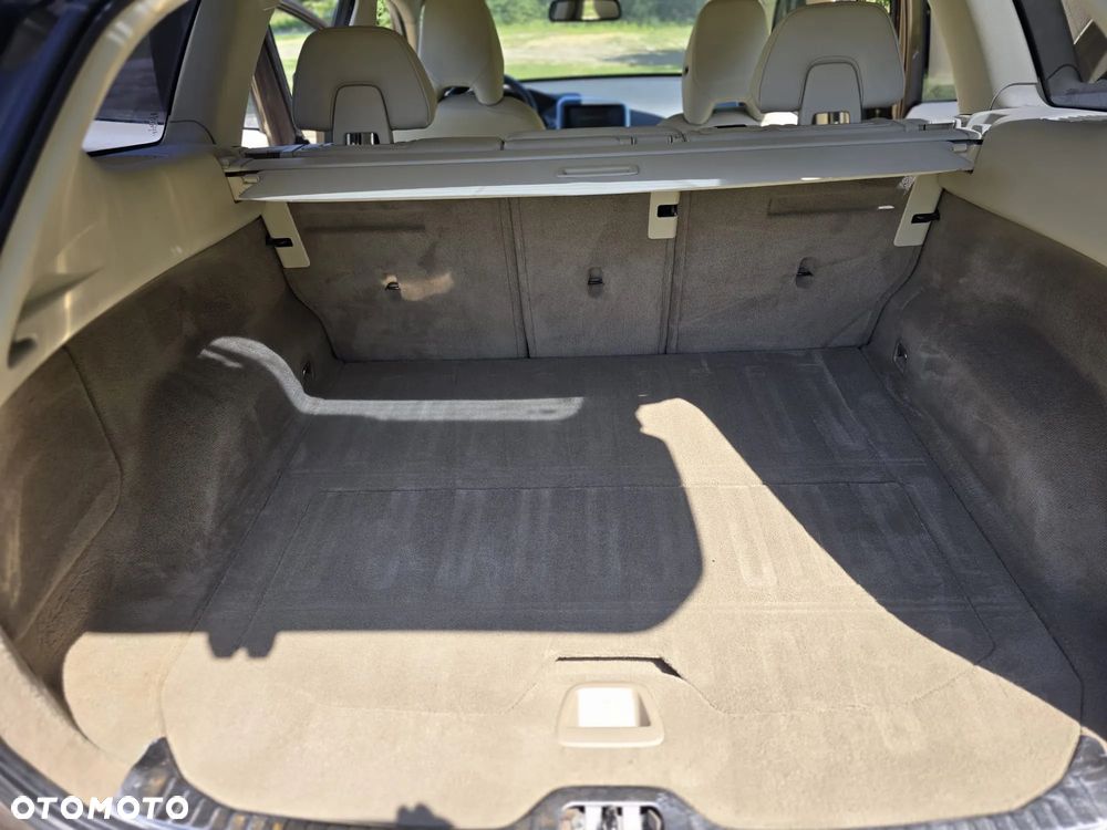 Volvo XC 60 D5 AWD Summum - 11