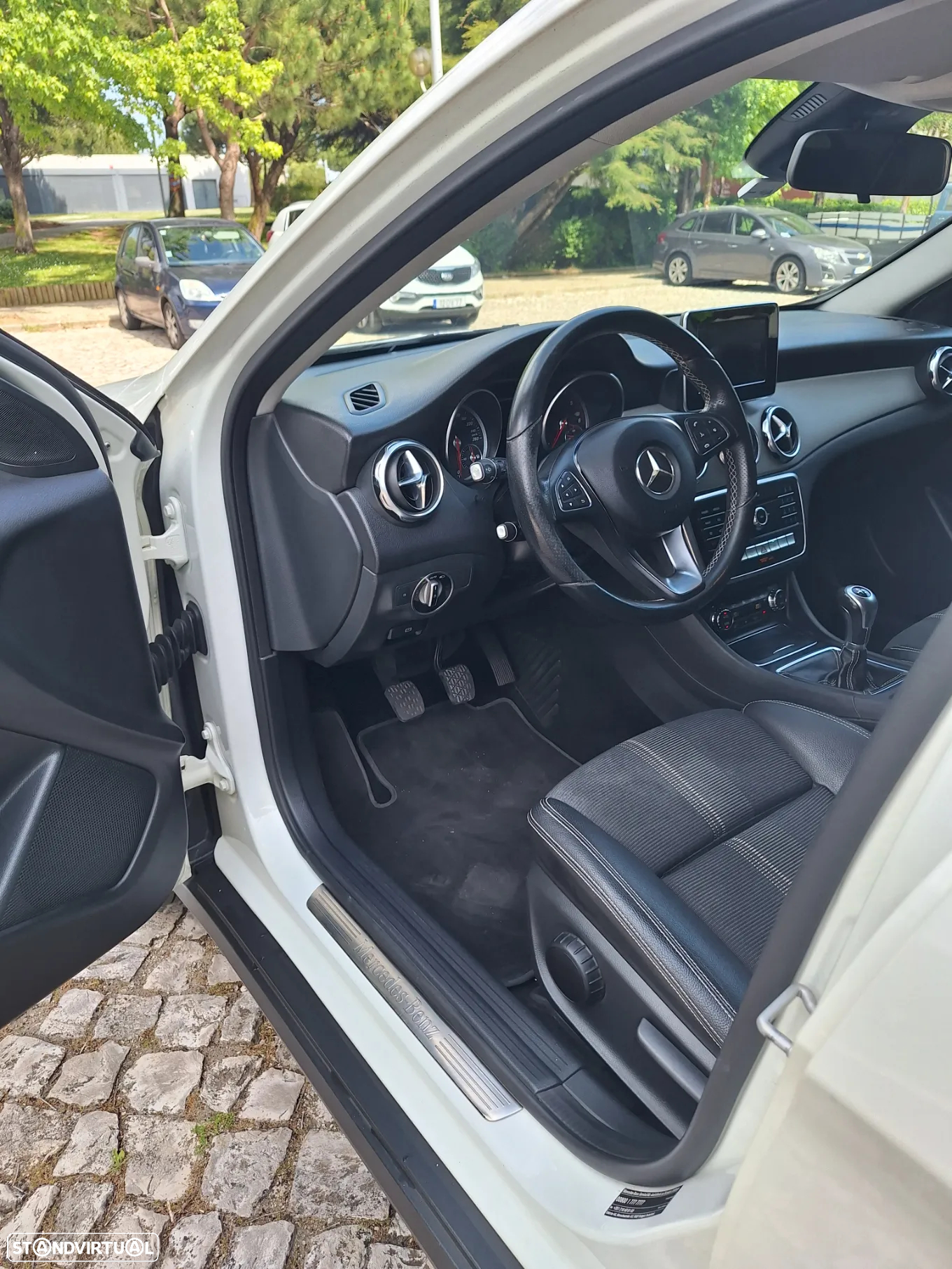 Mercedes-Benz GLA 180 d Urban - 10