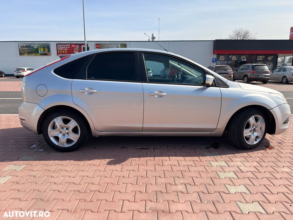 Ford Focus 1.6i Trend - 8