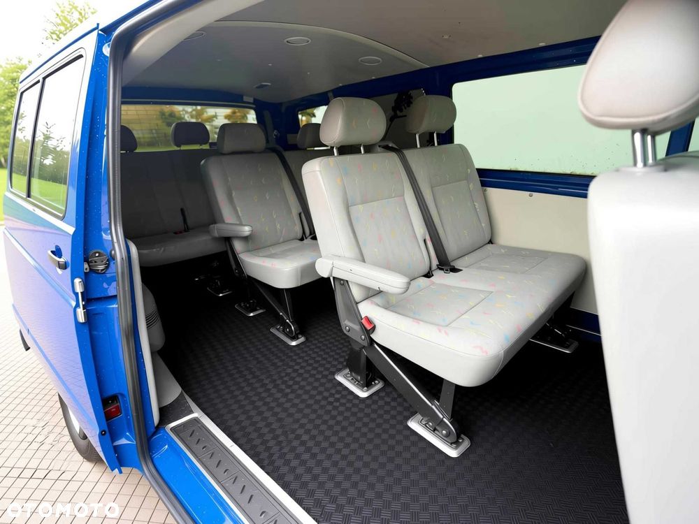 Volkswagen Caravelle - 7