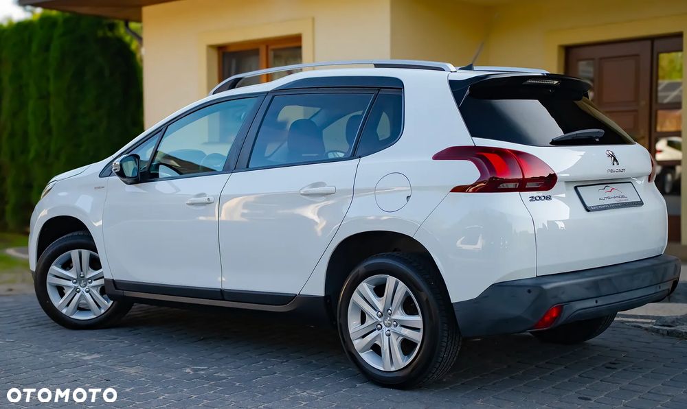 Peugeot 2008 1.2 Pure Tech Style EU6 - 17