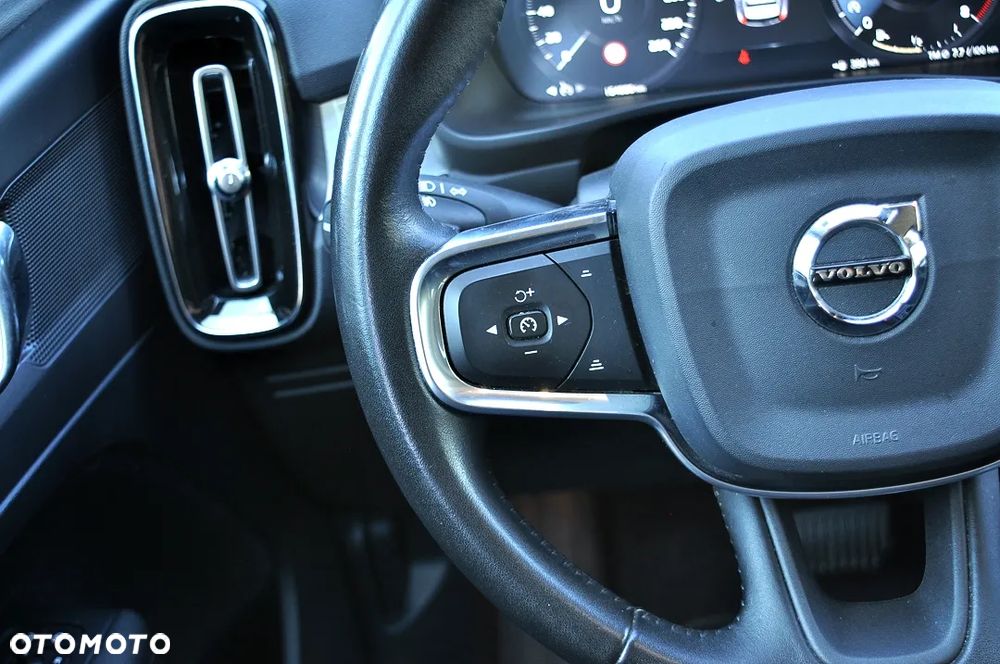 Volvo XC 40 T3 Momentum Pro - 29