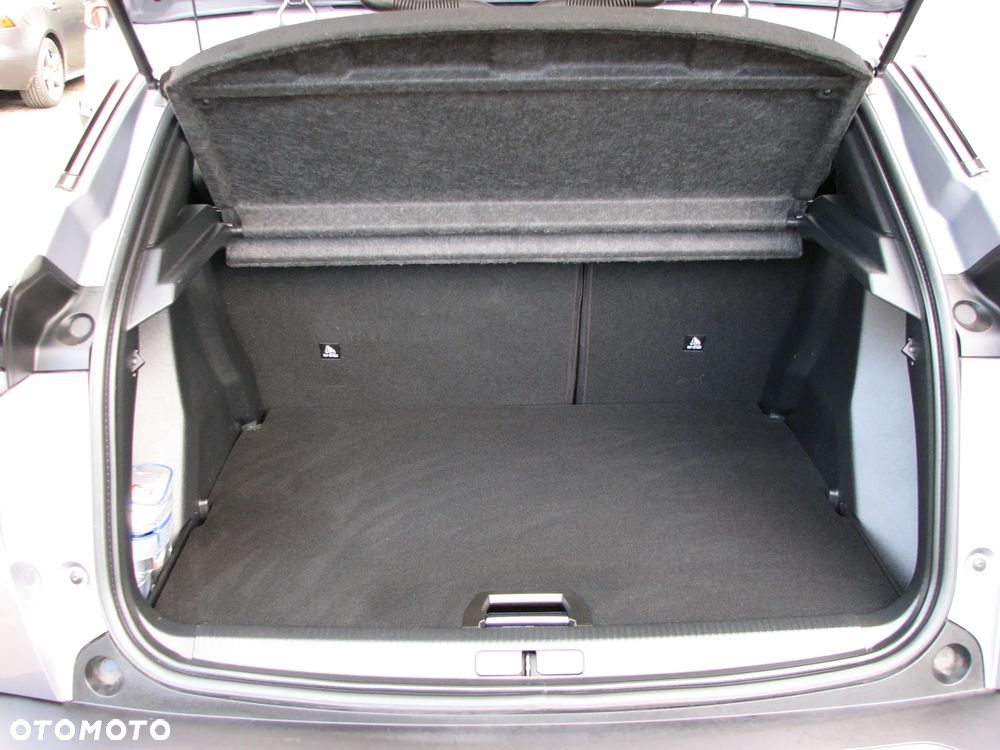 Peugeot 2008 1.5 BlueHDi Allure S&S - 32