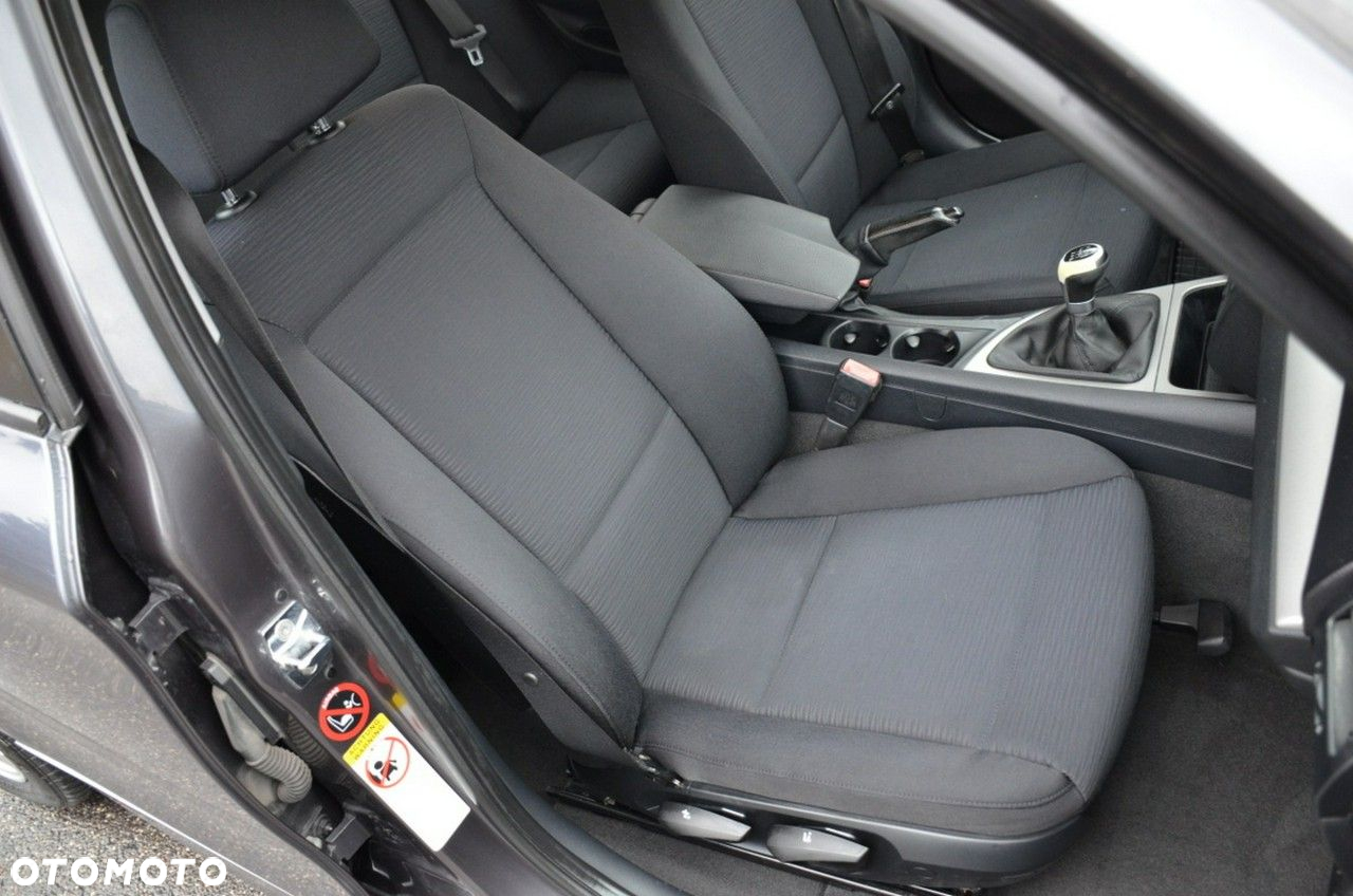BMW Seria 1 - 25