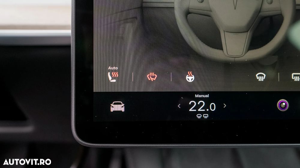 Tesla Model Y Long Range Dual Motor AWD - 17