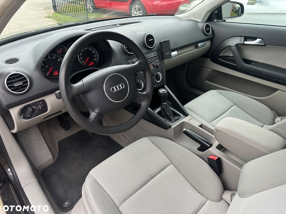 Audi A3 3-drzwiowe 1.6 Attraction - 17