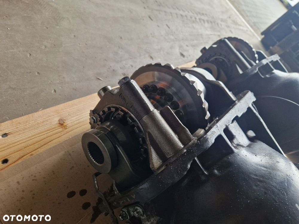 Wkład mostu Przelotowy Mercedes Actros Antos Arocs RT233 HD7 2924 6x4 8x4 - 2