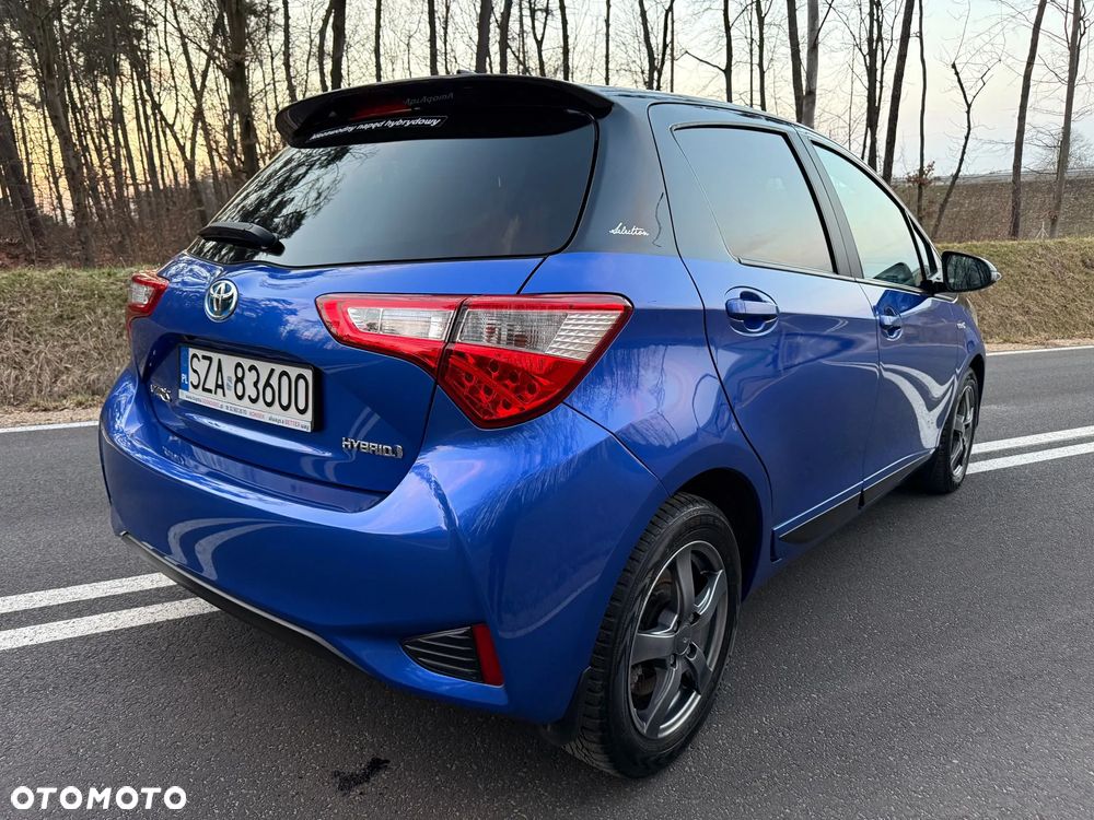 Toyota Yaris Hybrid 100 Selection Passion - 11