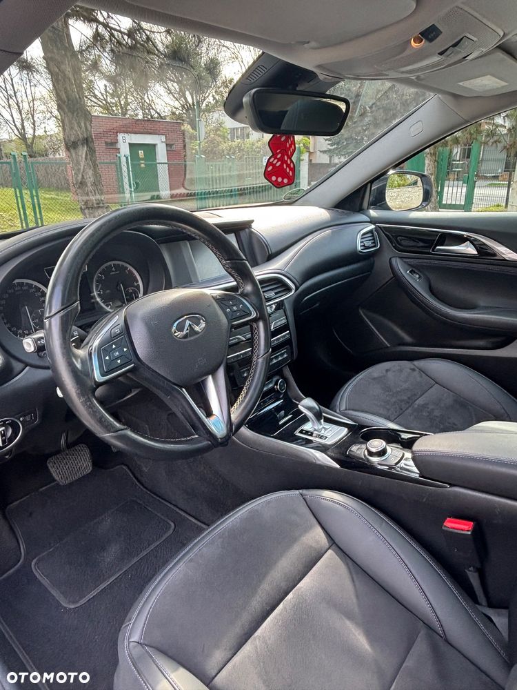 Infiniti Q30 - 12