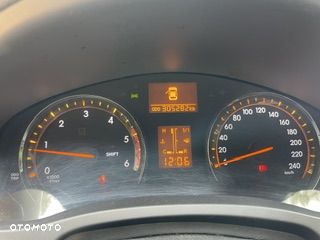 Toyota Avensis 2.0 D-4D Luna - 2