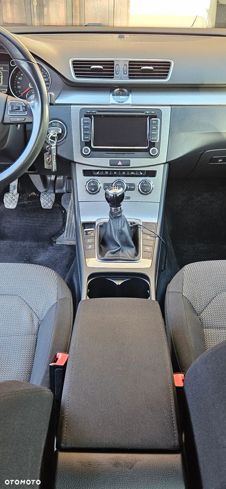 Volkswagen Passat 1.6 TDI BlueMotion Technology Comfortline - 21
