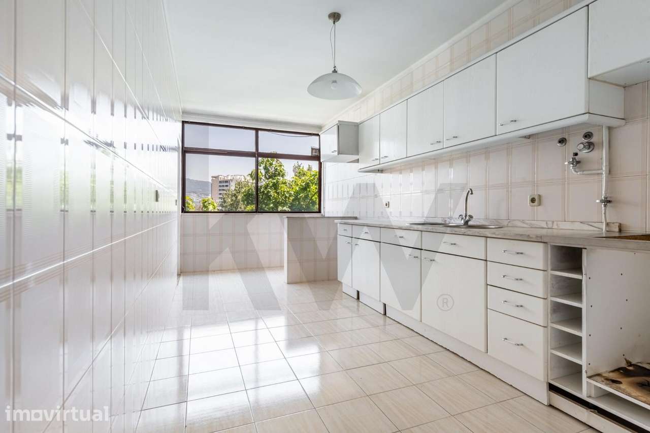 Apartamento T3 com Duas Frentes Garagem Fechada e Arrumos em São Vítor - Grande imagem: 3/31