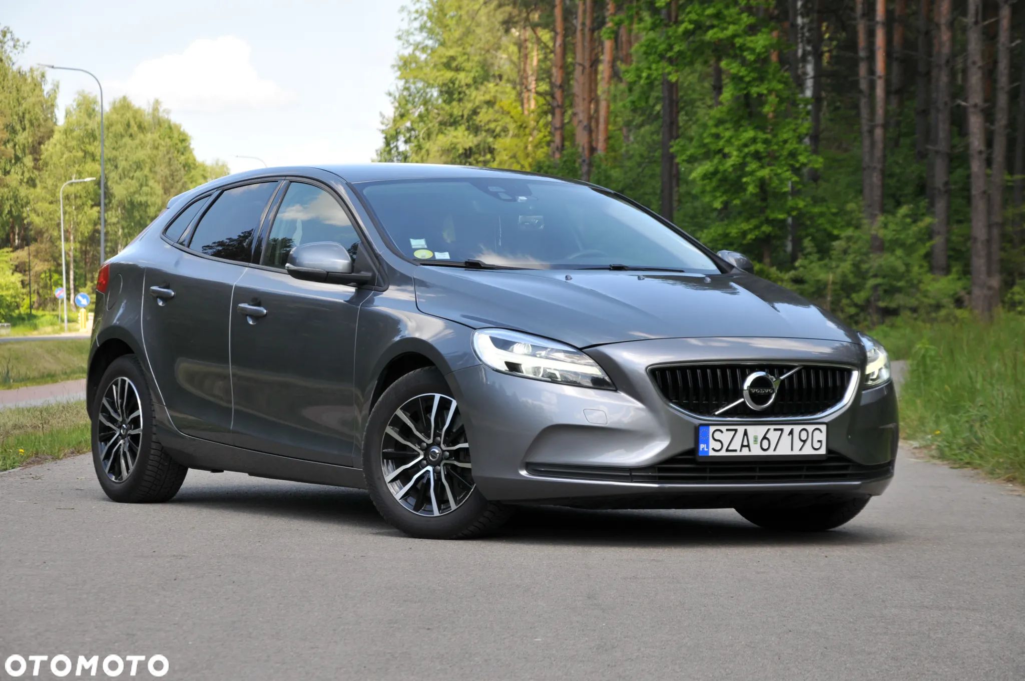 Volvo V40 D2 Drive-E Momentum - 1