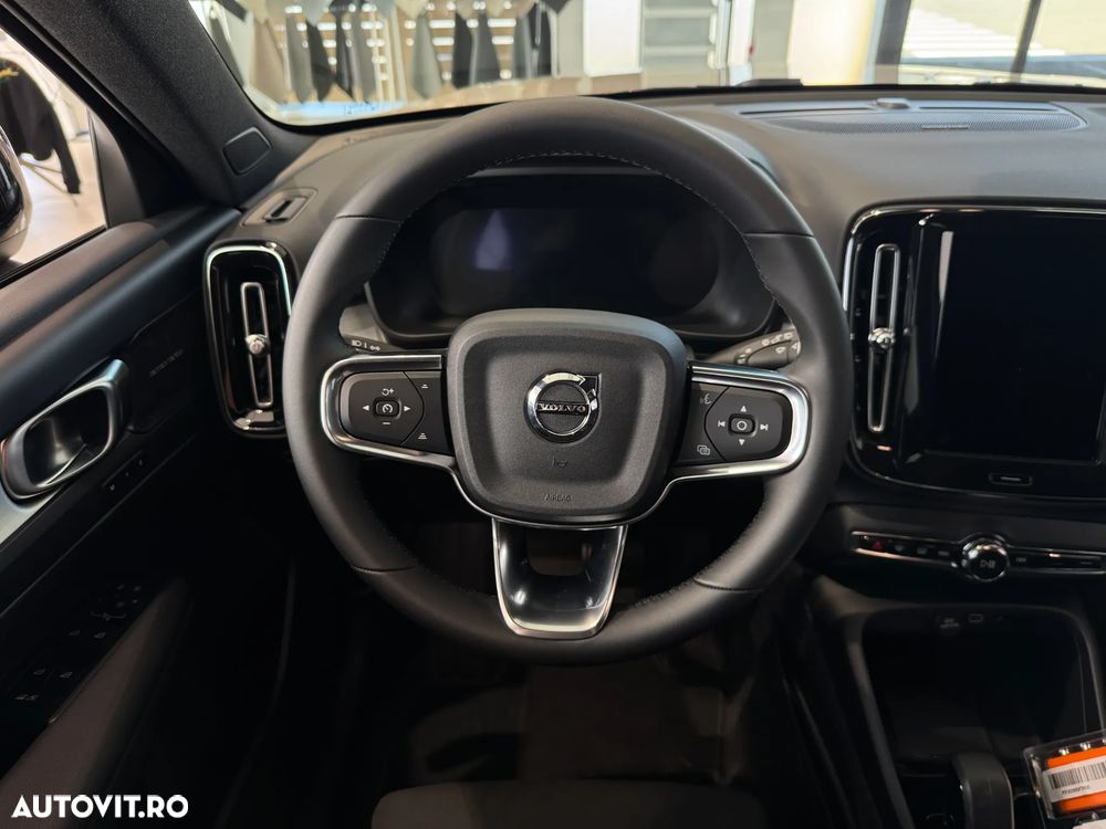 Volvo XC 40 B3 AT FWD MHEV Plus Dark - 10