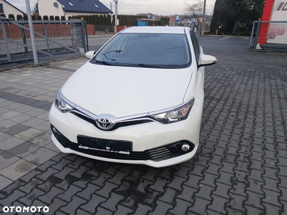 Toyota Auris 1.6 D-4D Prestige - 1