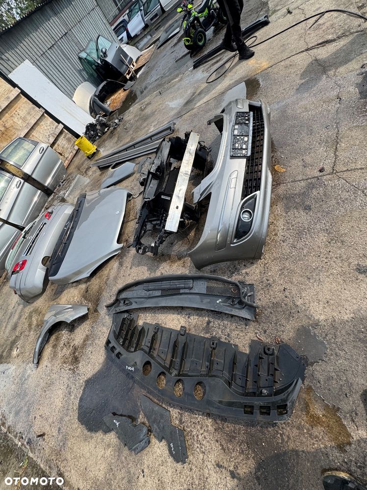 Mercedes b klasa Kolor 748 w245 benzyna manual Klima   Maska 600zl   Lampy przednie przód prawa lewa -300szt  Grill -200zl   zderzak przedni przód z chrom chromem -700zl   Pas przedni benzyna z chłodnicami wody klimy węże -900zl  podszybie -350zł   Drzwi prawe lewe przednie tylnie tył 500sztuka bez rdzy   Błotnik prawy lewy przedni przód 300zl   Klapa bagażnika klapa tył tylnia 500 zł   Zderzak tył tylni chrom 500zl   Lampy tył 100 sztuka   Próg progi -100sztuka   Belka tył tylnia 50zl - 2