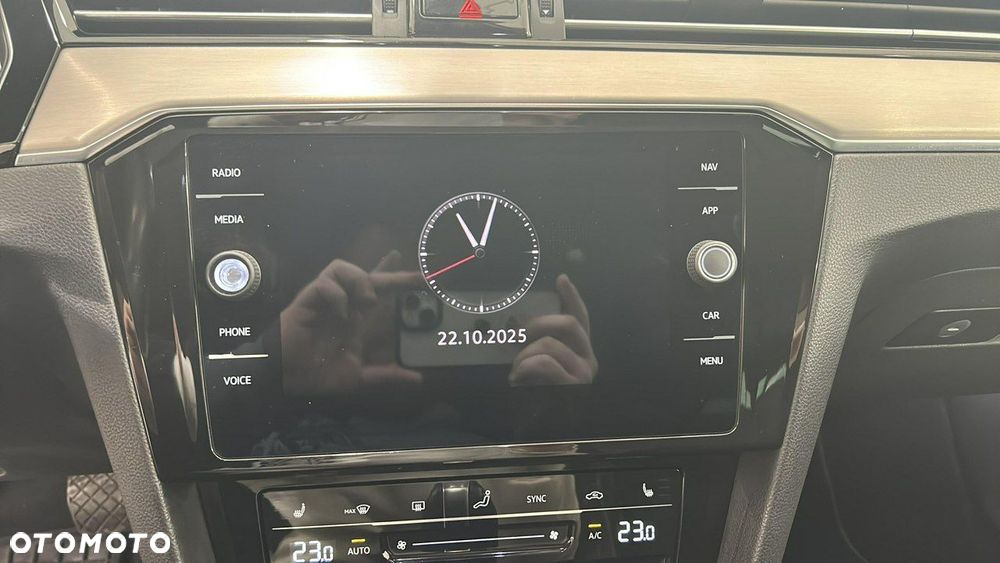 Volkswagen Passat 2.0 TDI Elegance DSG - 19