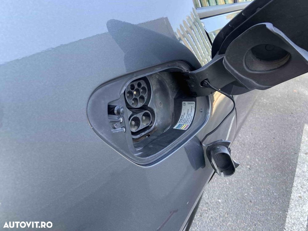 Volkswagen e-Golf - 11