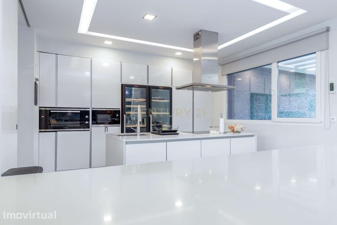 Moradia T5 com Piscina na Prestigiada Herdade da Aroeira - Grande imagem: 2/43