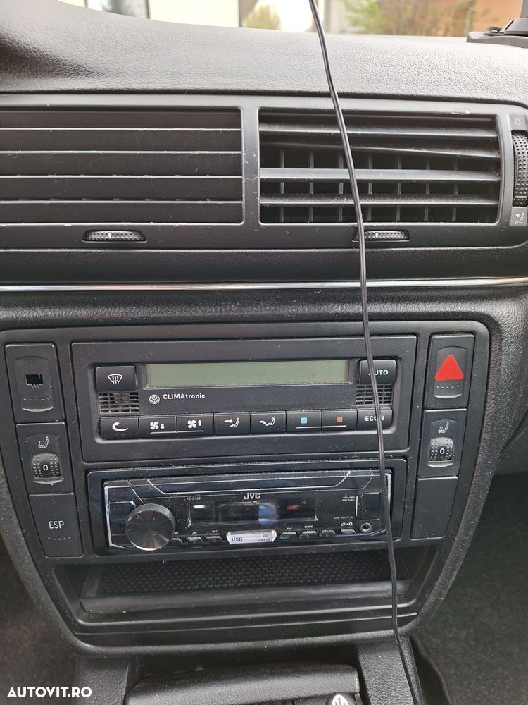 Volkswagen Passat 1.6 Family - 10