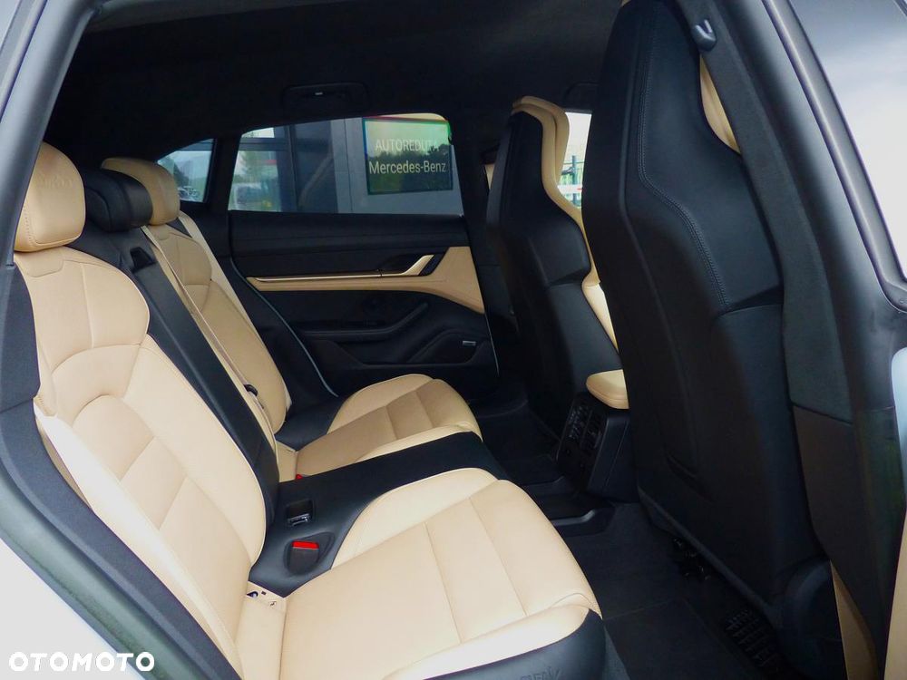 Porsche Taycan Turbo - 14