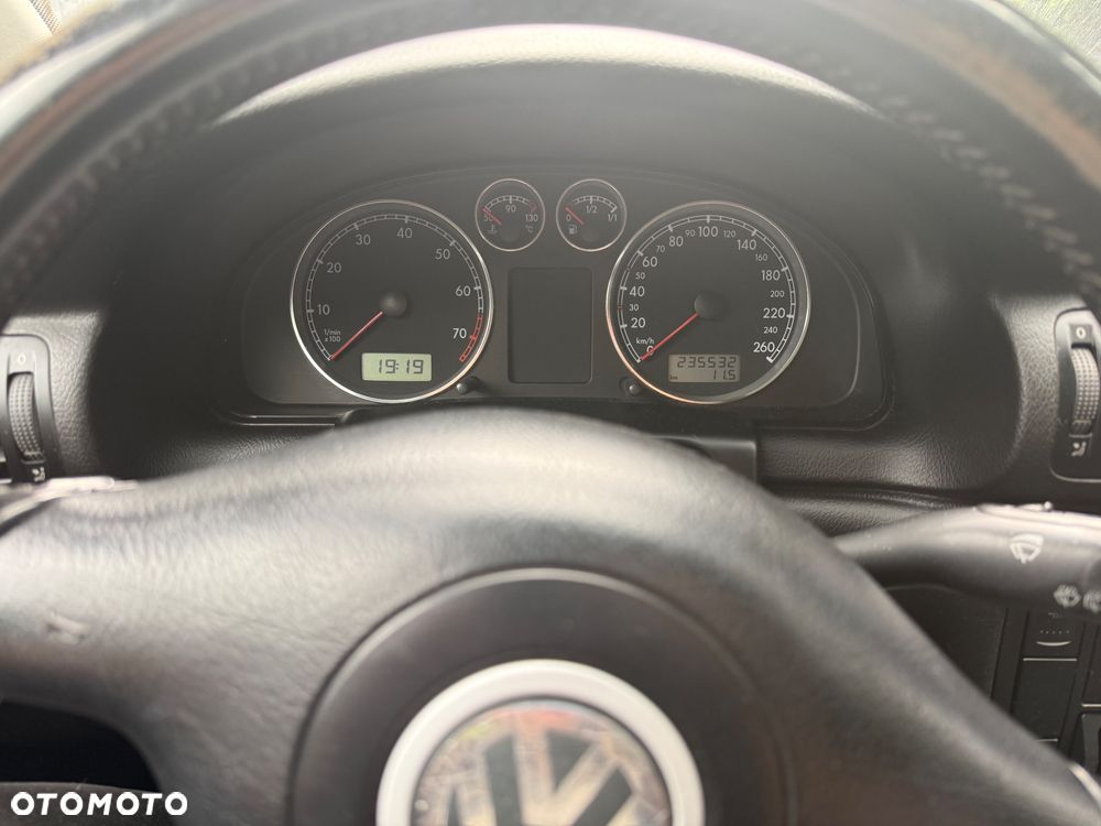 Volkswagen Passat 1.6 Comfortline - 8