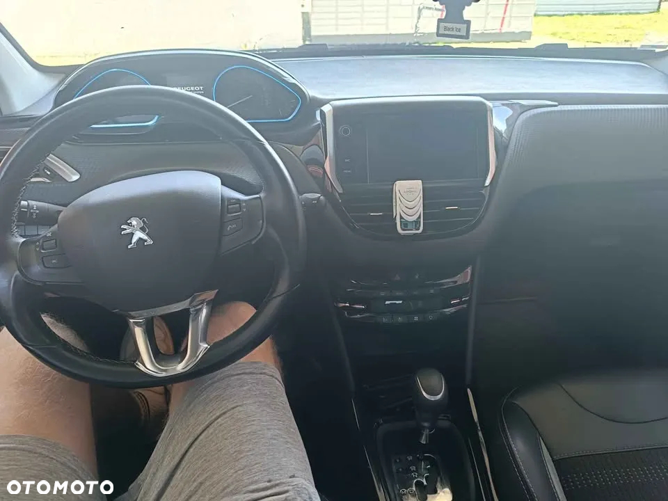Peugeot 2008 1.2 Pure Tech GPF Allure S&S EAT6 - 6