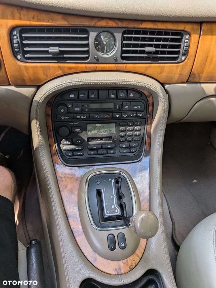 Jaguar XJ - 26