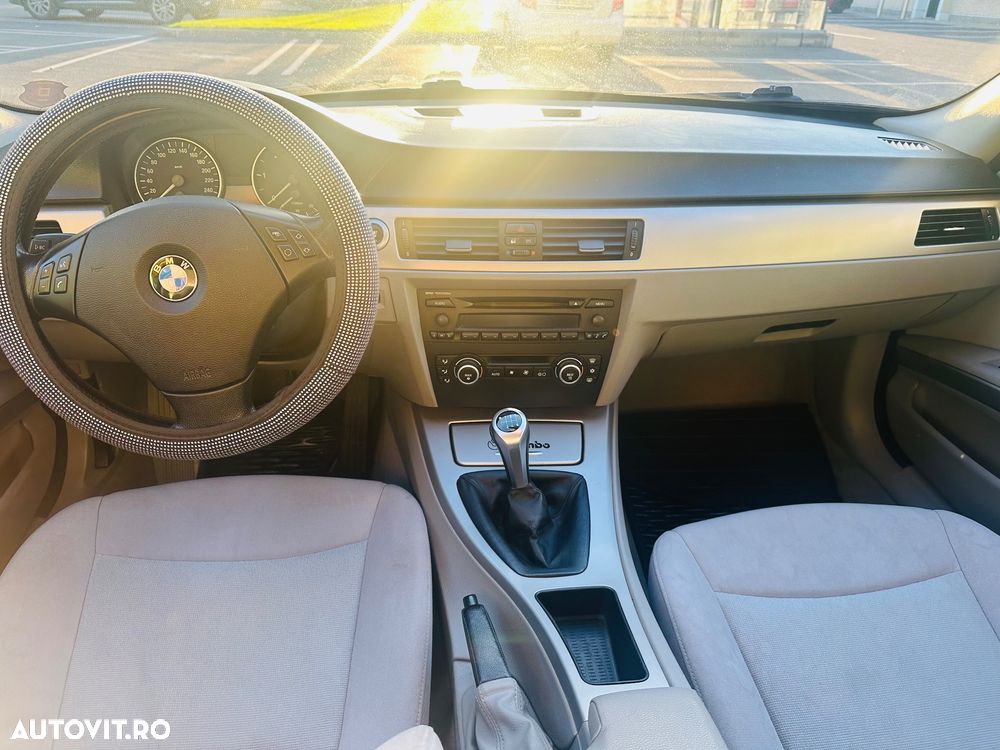 BMW Seria 3 318d Touring - 10
