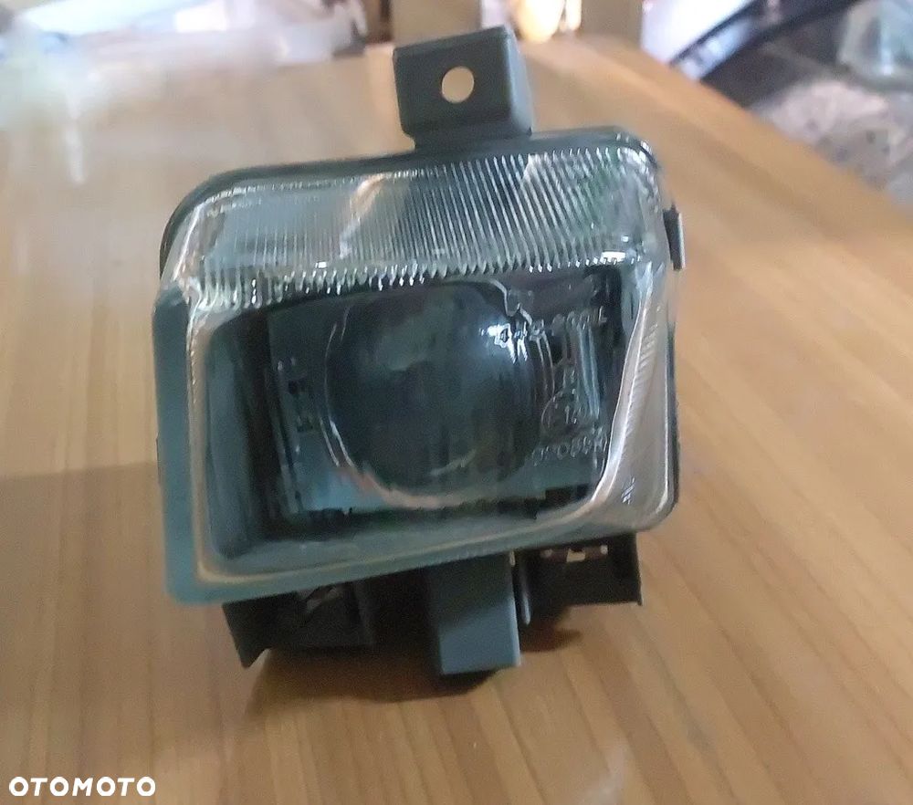 Lampa przeciwmgielna lewa pasuje do Opel Astra F 1991r