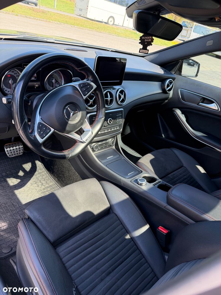 Mercedes-Benz GLA 250 4-Matic - 10