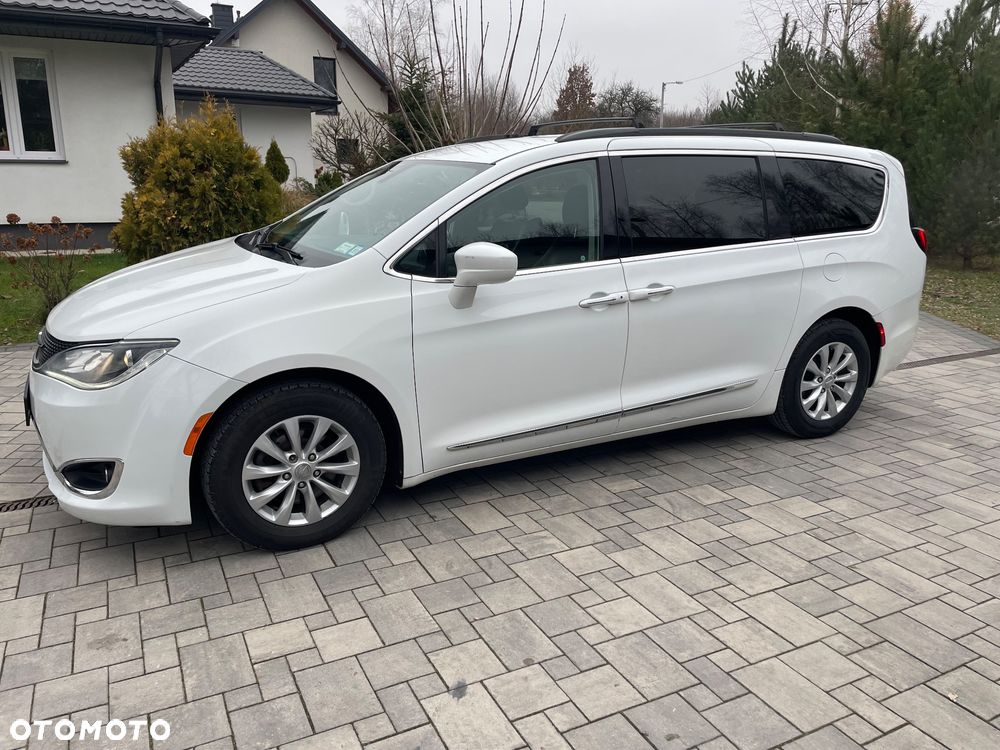 Chrysler Pacifica - 10