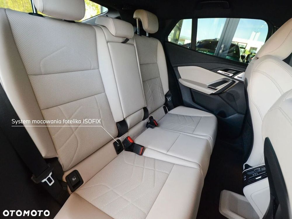 BMW iX2 xDrive30 66.5kWh M Sport - 28