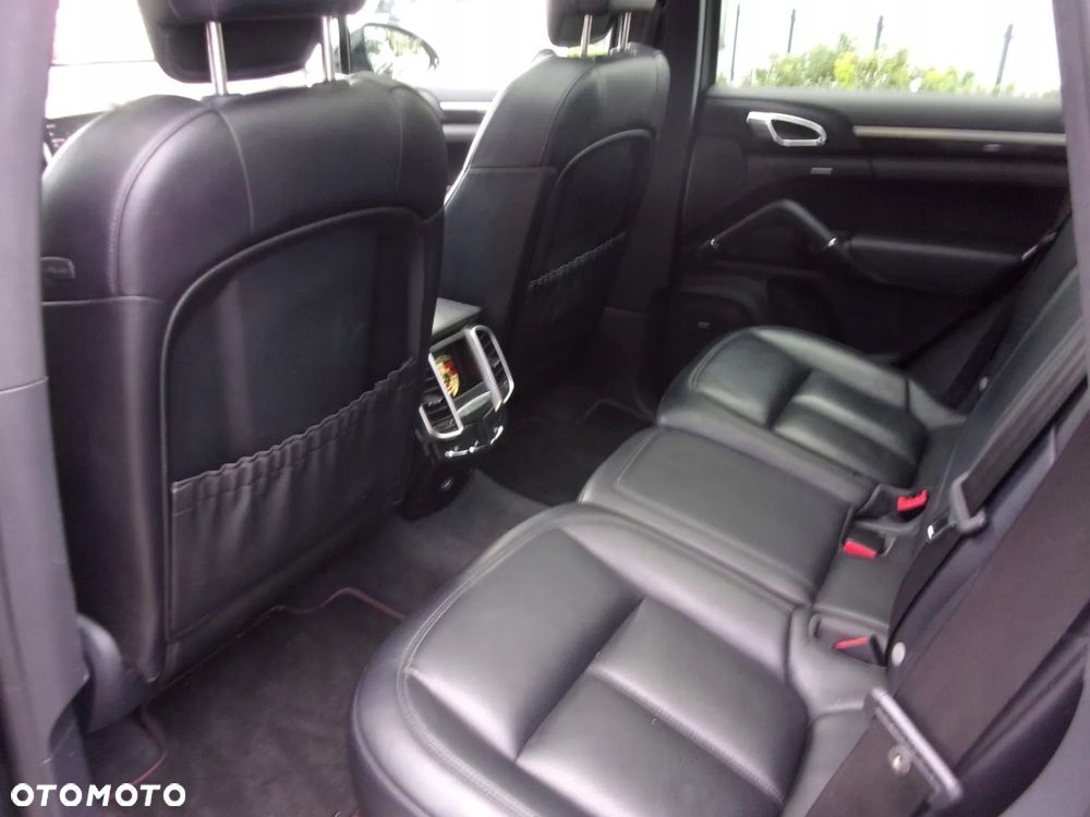 Porsche Cayenne Platinum Edition - 12