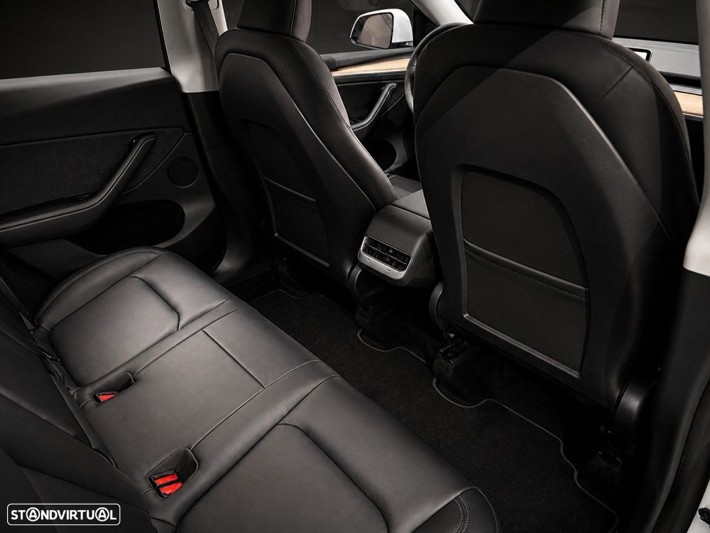 Tesla Model Y Performance Dual Motor AWD — fotografia 12