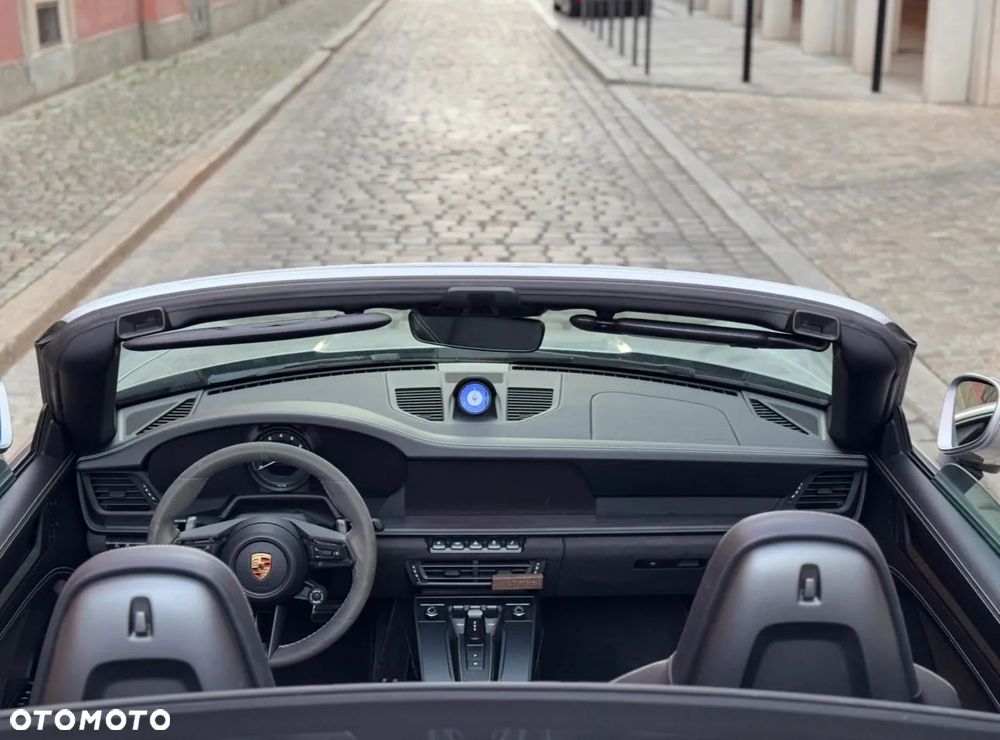 Porsche 911 Carrera 4 GTS - 7