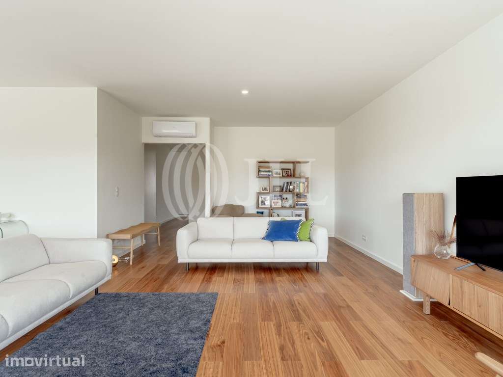 Apartamento T3, renovado com varandas, em Lisboa - Grande imagem: 4/31
