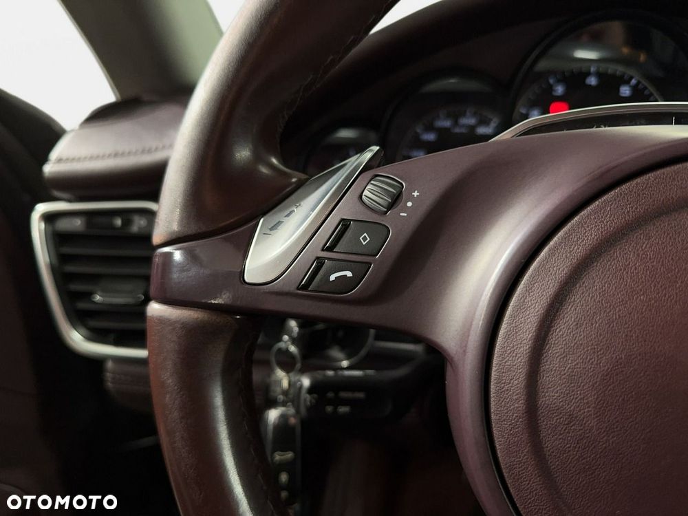 Porsche Panamera - 21