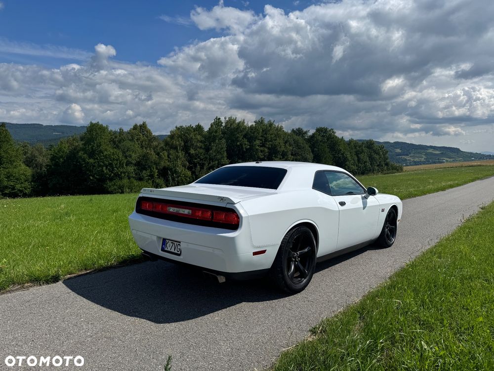 Dodge Challenger - 10