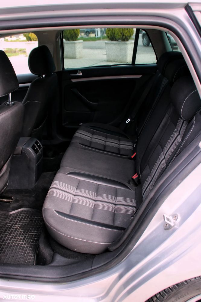 Volkswagen Golf 2.0 TDI DPF DSG MATCH - 7